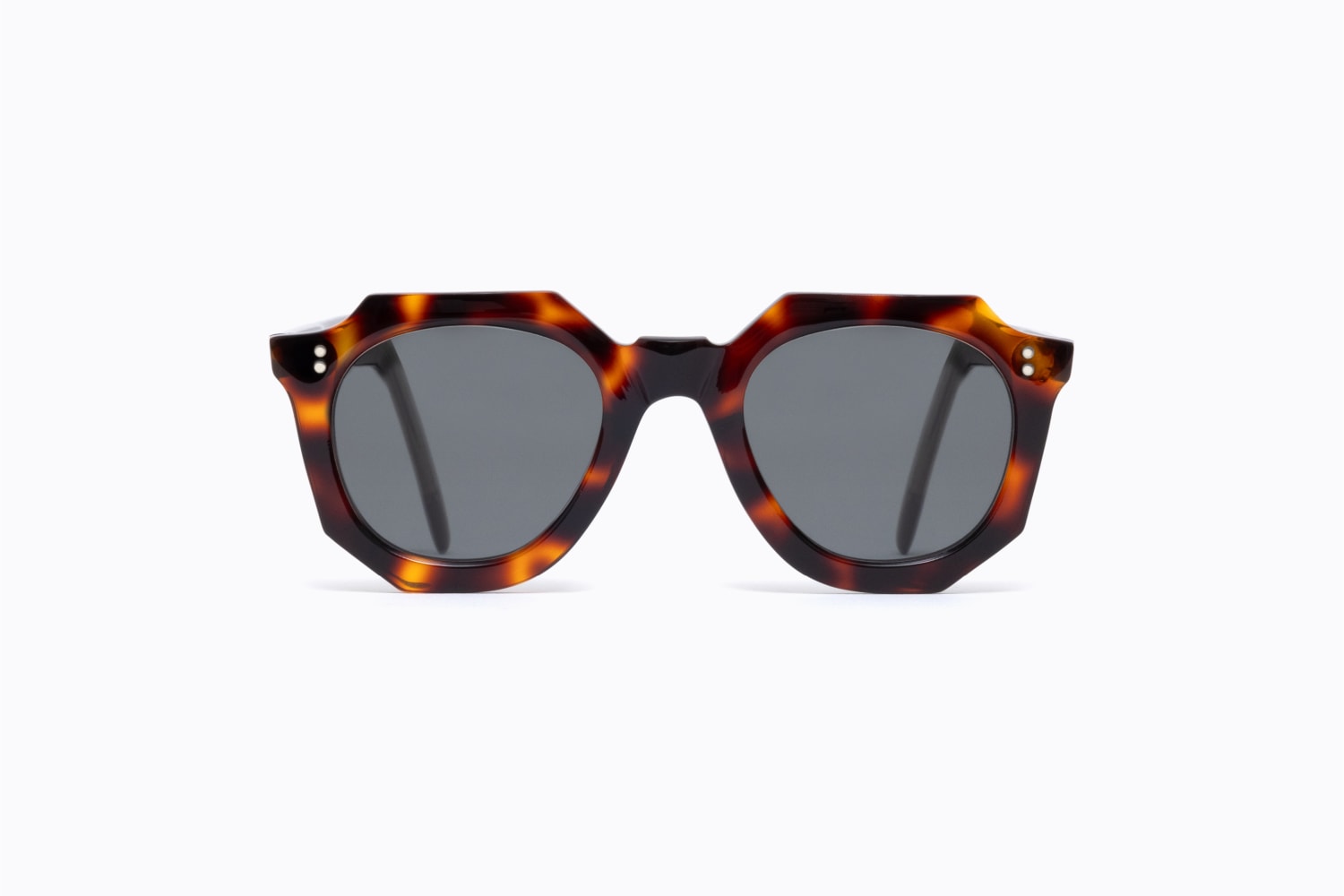 This is the front view of Bidules' very own assembled frame with a 50's crown pantos front and 70's green acetate temples